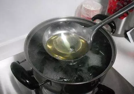 反復咳嗽,喉嚨有痰難入睡?一片葉子熬碗水,再不復發(秒轉)