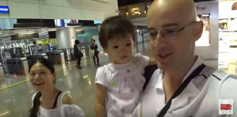 1年沒回家!吳鳳帶妻小搭12小時飛機抵土耳其 爺爺一見到孫女「真實流露表情」讓萬人淚崩