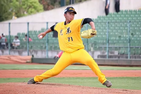 投球遇到瓶頸 杜家明新球季轉攻三壘
