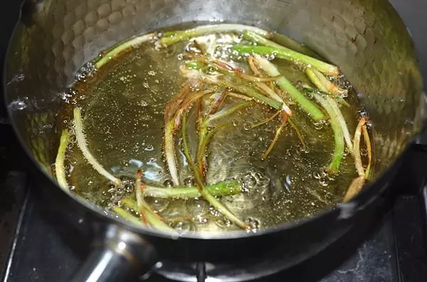 最適合懶人的早餐——蔥油拌面,只需簡單幾步,就能齒頰留香!