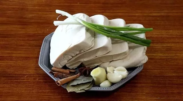 豆腐這麼做下飯又下酒,做法簡單味道好,一盤不夠吃,先收藏了