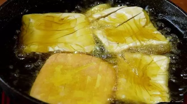 豆腐這麼做下飯又下酒,做法簡單味道好,一盤不夠吃,先收藏了