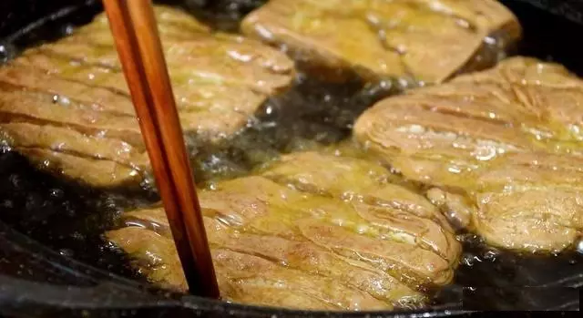 豆腐這麼做下飯又下酒,做法簡單味道好,一盤不夠吃,先收藏了