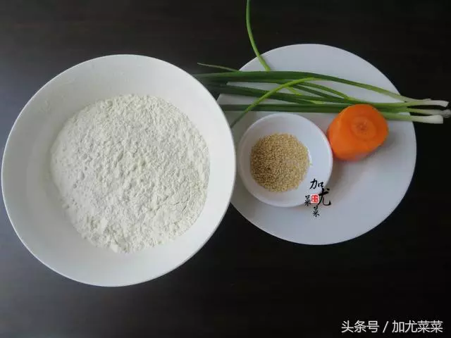 一碗麵粉,做出一盤新款花捲,美味又營養,比蒸著吃香十倍
