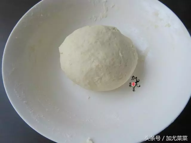 一碗麵粉,做出一盤新款花捲,美味又營養,比蒸著吃香十倍