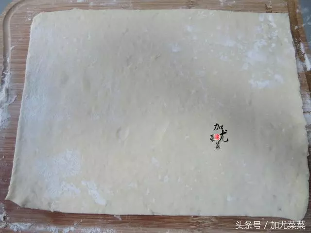 一碗麵粉,做出一盤新款花捲,美味又營養,比蒸著吃香十倍