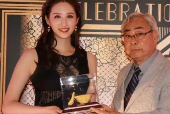 28歲體操冠軍嫁82歲老乾爹,父親是幕後推手如今東山再起甩掉老翁!