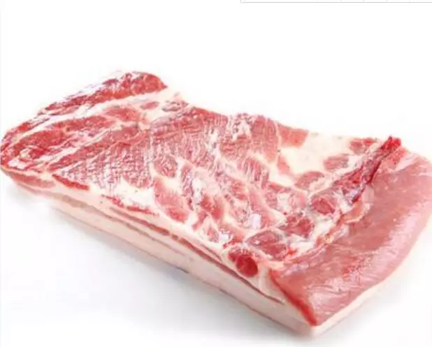 脆皮燒肉,口感富有層次感,一塊肉可以嘗到三種口感,被稱為一絕