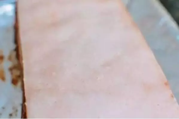 脆皮燒肉,口感富有層次感,一塊肉可以嘗到三種口感,被稱為一絕