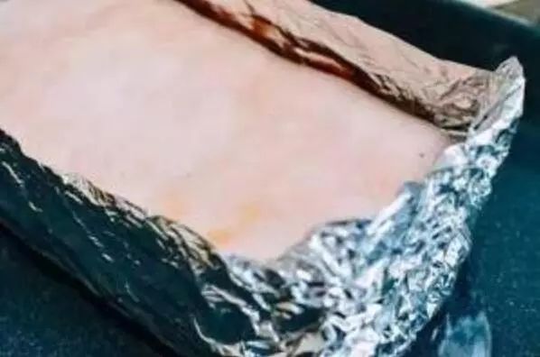 脆皮燒肉,口感富有層次感,一塊肉可以嘗到三種口感,被稱為一絕