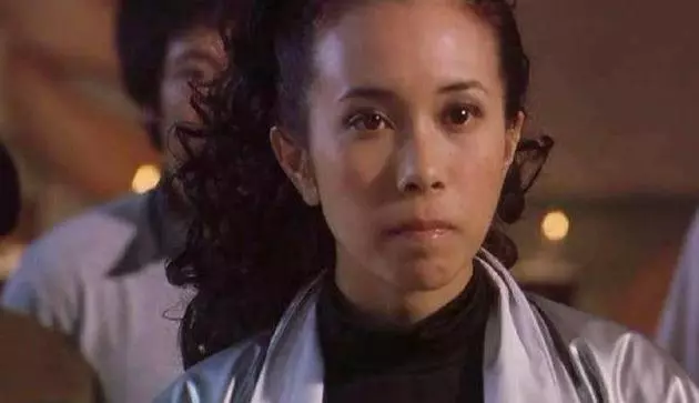 為了漂亮,她半年不吃酸辣不吃薑蔥蒜,今48歲美得令人移不開眼