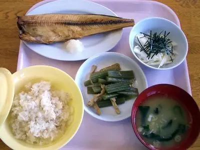 日記者主動蹭牢飯 入監服勞役後發現「月薪26K+包3餐」:林北還週休二日!