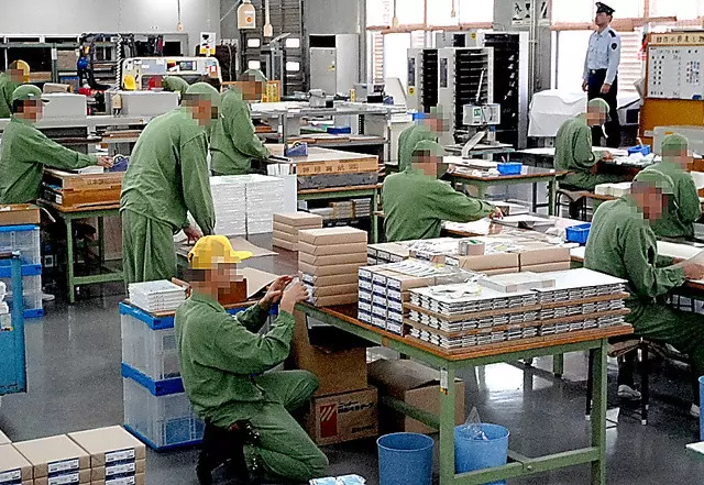 日記者主動蹭牢飯 入監服勞役後發現「月薪26K+包3餐」:林北還週休二日!