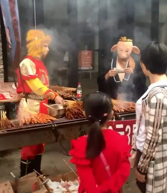 孫悟空聯合豬八戒開店!路邊大賣「唐僧肉」討生活 網笑:肉質應該偏乾柴