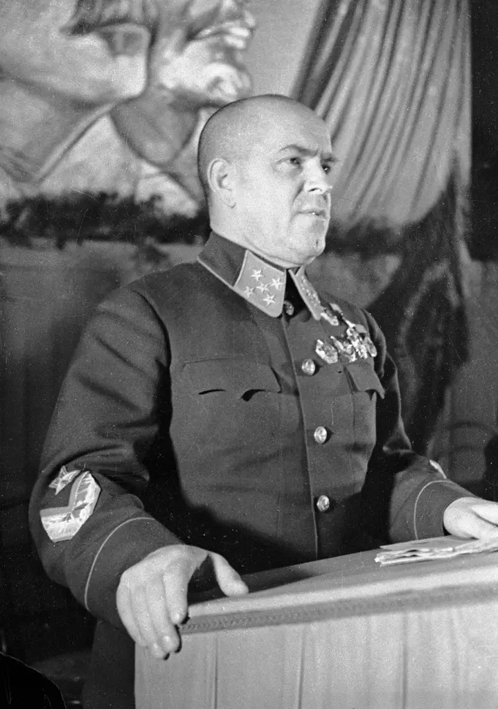 「透明可樂」70年前就出現!傲嬌俄將軍要手下幫去色:這樣就沒人發現我愛喝可樂~