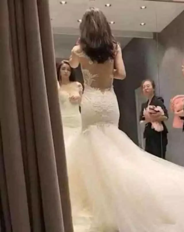 新娘穿上婚紗凹凸有致,帘子拉開瞬間,網友:真正的女神啊
