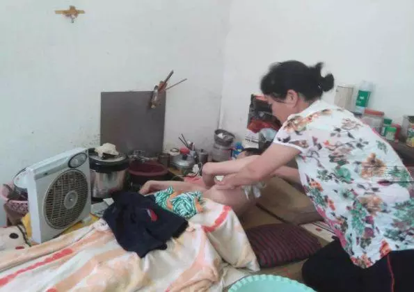 婆媳相依為命七年多,丈夫在外寄來快遞,最終夫妻離散家破人亡