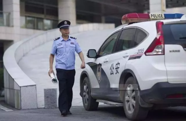婆媳相依為命七年多,丈夫在外寄來快遞,最終夫妻離散家破人亡