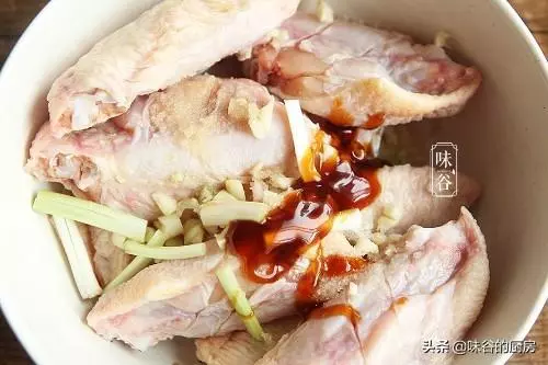 雞翅換個花樣,加它這樣炒,外焦里嫩,噴香下飯,上桌就搶光