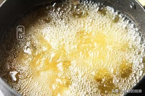 雞翅換個花樣,加它這樣炒,外焦里嫩,噴香下飯,上桌就搶光