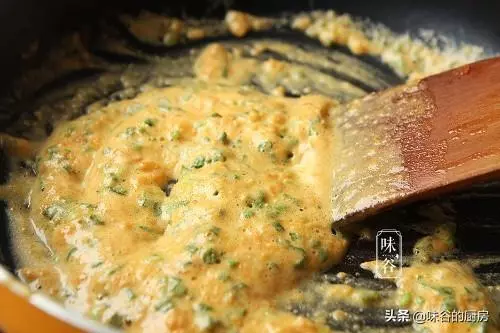 雞翅換個花樣,加它這樣炒,外焦里嫩,噴香下飯,上桌就搶光