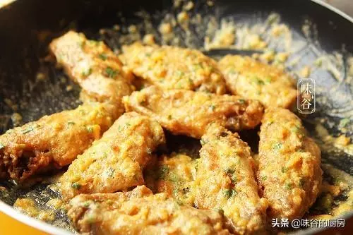 雞翅換個花樣,加它這樣炒,外焦里嫩,噴香下飯,上桌就搶光