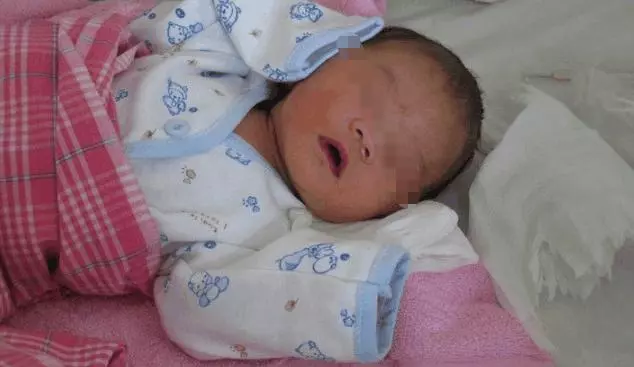 女兒被婆婆帶,放假我回去接她,她給我唱首歌我聽完要瘋了!