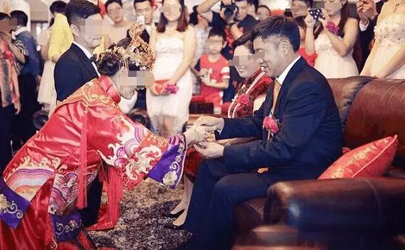 和兒子聯手將兒媳掃地出門,兒子在豪華酒店結婚見老闆娘我們傻了