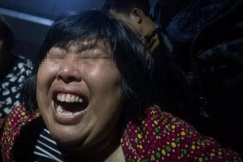 和兒子聯手將兒媳掃地出門,兒子在豪華酒店結婚見老闆娘我們傻了