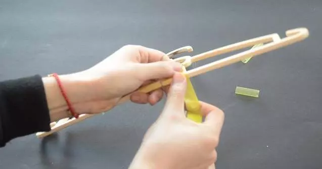 衣架斷了不能用?一根吸管就能幫你解決問題,省錢又實用