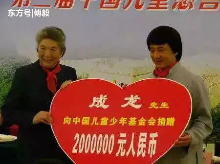 沒有對比就沒有傷害,古天樂和成龍為啥對待女明星的差別這麼大!