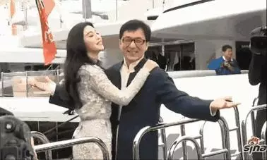 沒有對比就沒有傷害,古天樂和成龍為啥對待女明星的差別這麼大!