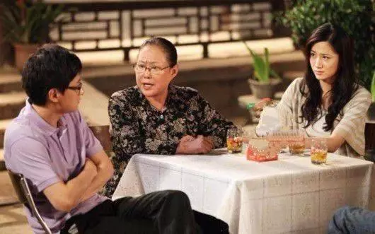未婚先孕,彩禮從15萬降到兩萬,婆婆讓搬出去住,幾年後我笑出聲
