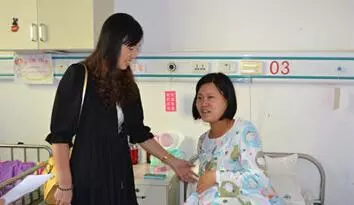 二胎生兒子,生產時老公說不回來,半夜看到推門的人,我失望了