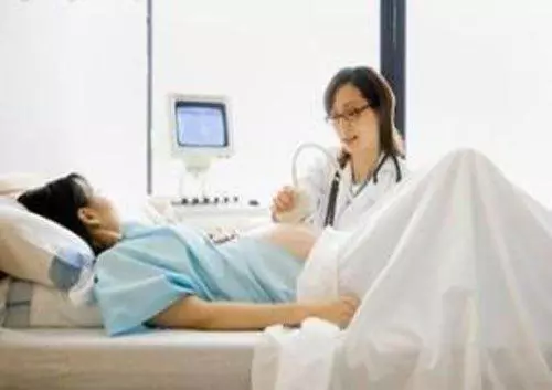 二胎生兒子,生產時老公說不回來,半夜看到推門的人,我失望了