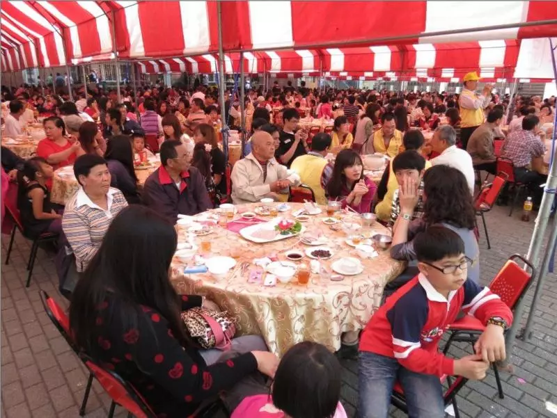 南下吃喜酒!親戚辦流水席「一桌5000元」還收禮金 發文問「菜色會很好嗎」南北網友吵翻天