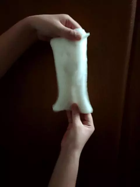 洗衣機驚見「粄條」她好奇湊上前 伸手拾起發現「那是爸爸的...」網全笑哭:後勁好強!