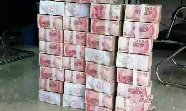母親去世留下80萬遺產,妹妹只要5萬,剩下全給姐姐,妹妹竊喜