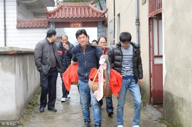 帶著婆婆去相親,男方憤然離場,第二天他帶著父母登門提親
