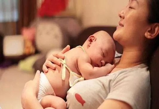 小姑子生雙胞胎,我照顧7天,臨走她給我一張卡,我火冒三丈