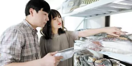 我嫁有錢老公,結婚後我們出去租房住,回婆家吃飯,驚喜來了
