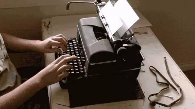 為什麼鍵盤的字母順序是QWERTY,而不是ABCDE?