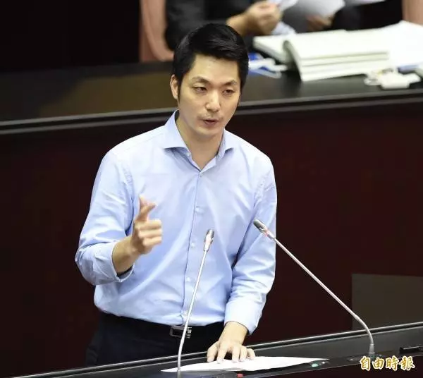 蔣萬安挺小英4個必須 網友:討論熱烈