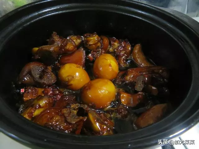 豬腳姜這道菜,要屬廣東人最會吃,冬天臉色紅潤,女人要多吃點