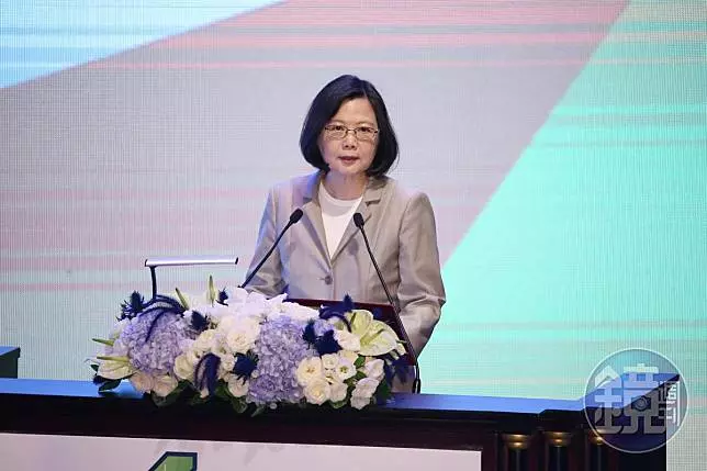 小英提稅收超出預期「發紅包」 網:不退稅拿我錢揮霍