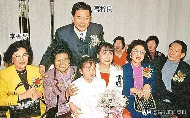 時隔22年萬梓良向前妻致歉,她養女兒復出極多,犧牲了最好的年華