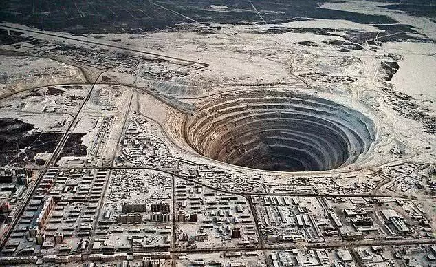 地球被挖穿後是什麼樣的,科學家預測了後果,那將是一場世界災難