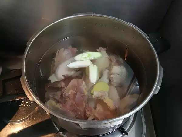 冬天不吃這燉菜可惜,味美十足,越燉越香,滋陰補氣,手腳都暖和