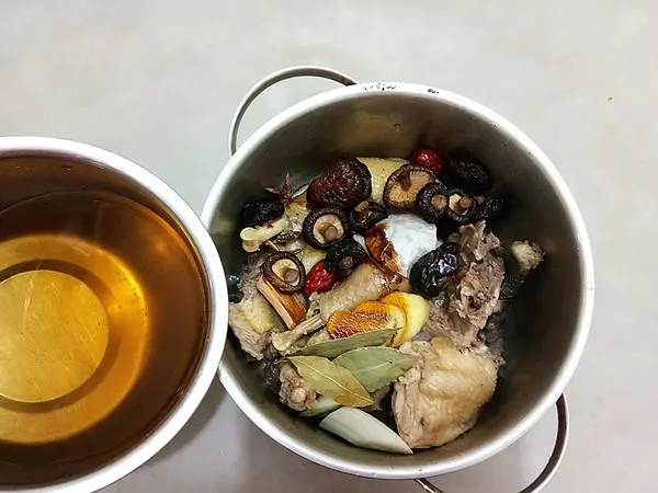 冬天不吃這燉菜可惜,味美十足,越燉越香,滋陰補氣,手腳都暖和