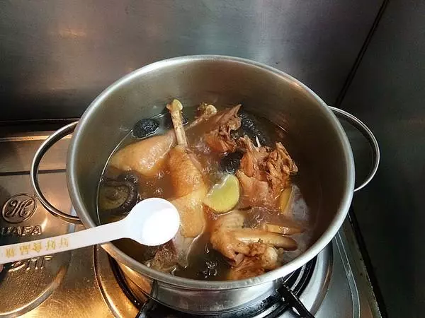 冬天不吃這燉菜可惜,味美十足,越燉越香,滋陰補氣,手腳都暖和